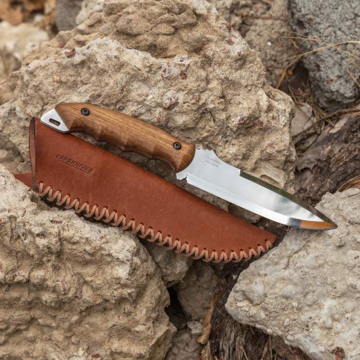 How to pick your first survival knife?