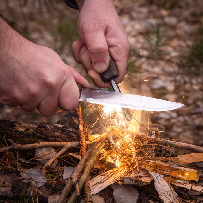 How to properly start a fire with your knife