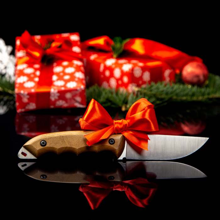 How to Properly Give Knife as a Gift — Knife Giving Traditions in Different Cultures