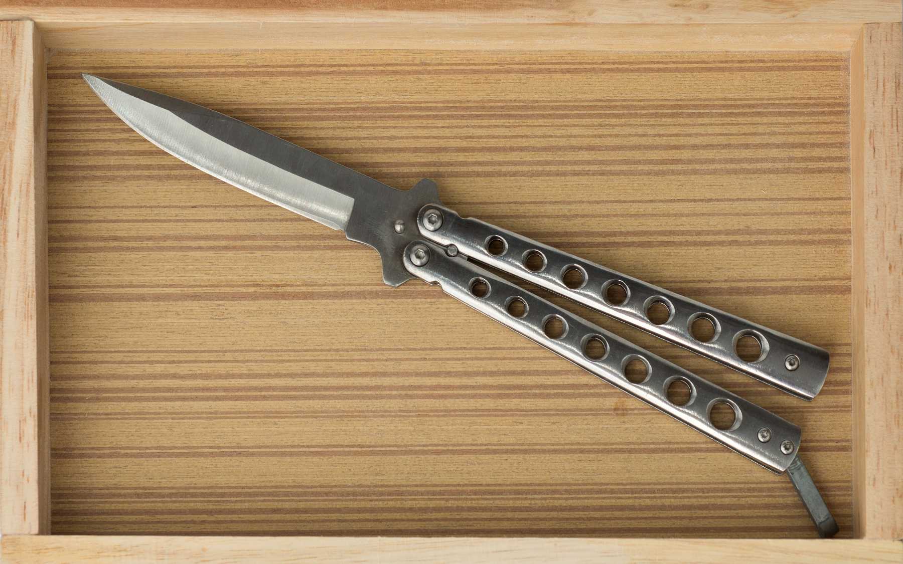 Ніж-метелик (Balisong)